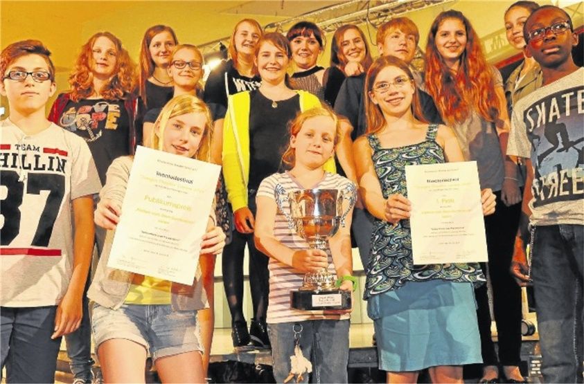 Freuten sich über Publikumspreis und den ersten Platz: Die Schüler des Freiherr-vom-Stein-Gymnasiums.