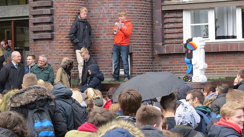 Steinis begruessen Herrn KroegerNo01